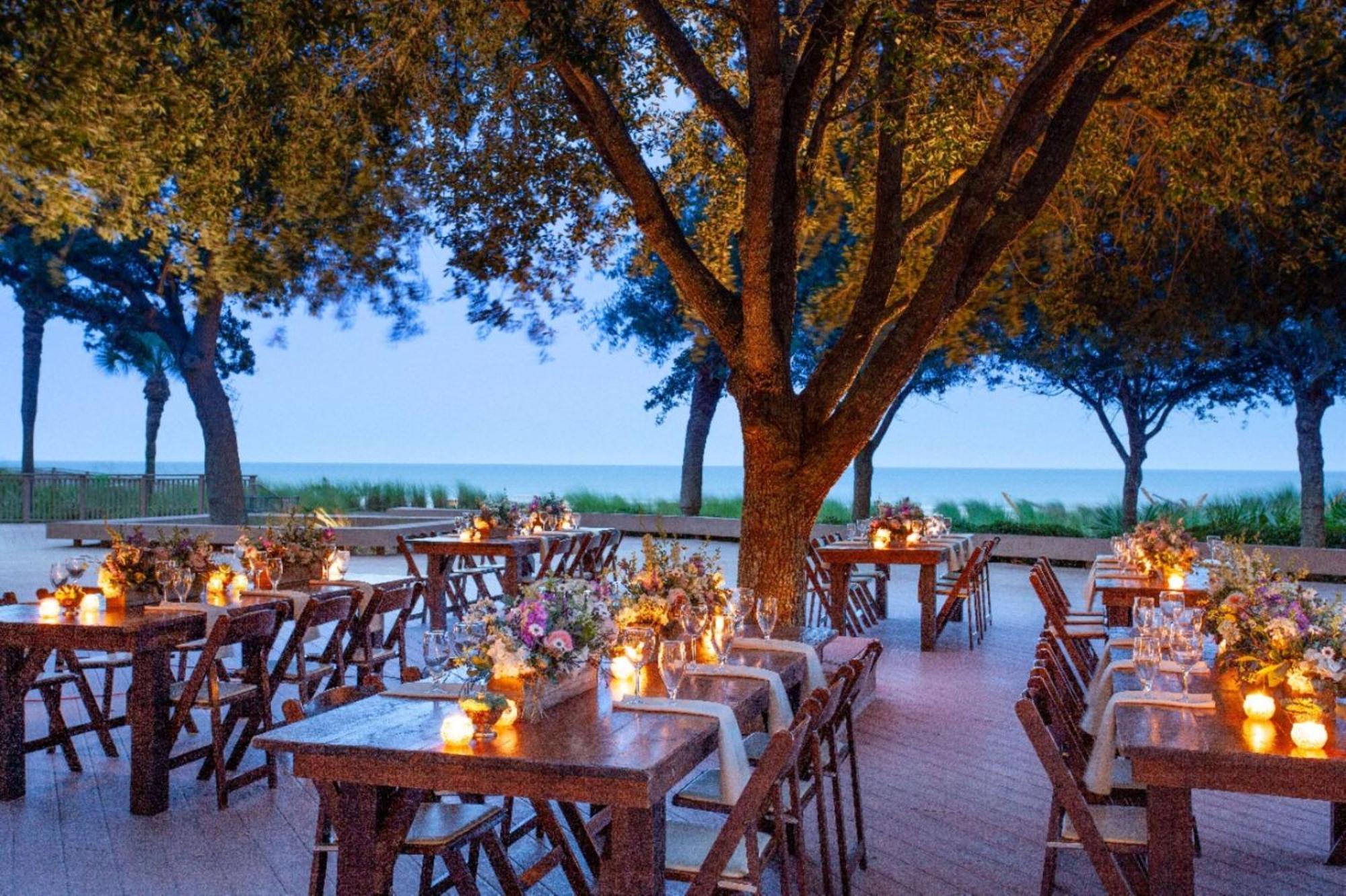 Hilton Beachfront Resort & Spa Hilton Head Island Exterior foto The Beach Club at the Four Seasons Resort