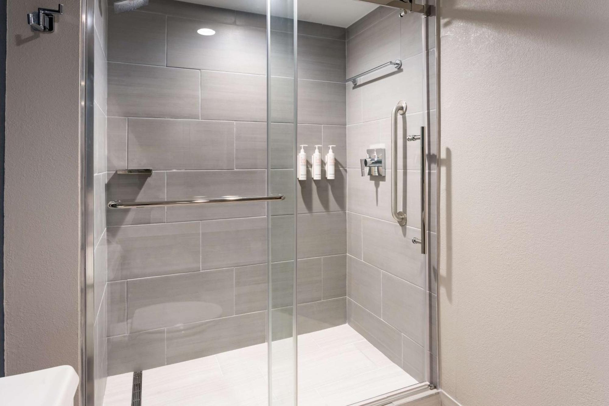 Hilton Beachfront Resort & Spa Hilton Head Island Exterior foto A shower enclosure