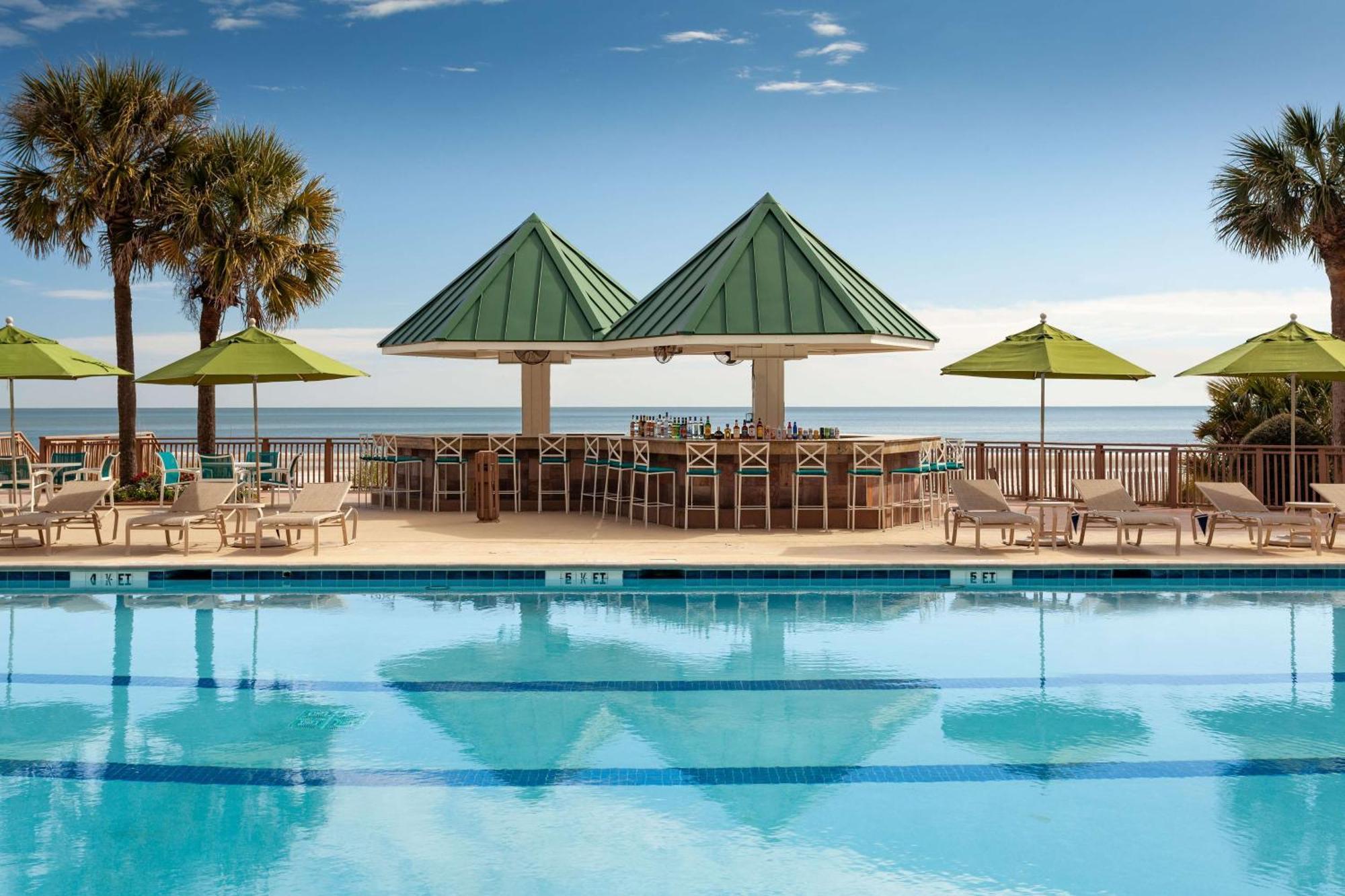 Hilton Beachfront Resort & Spa Hilton Head Island Exterior foto The Oceanfront Pool at The King and Prince Resort