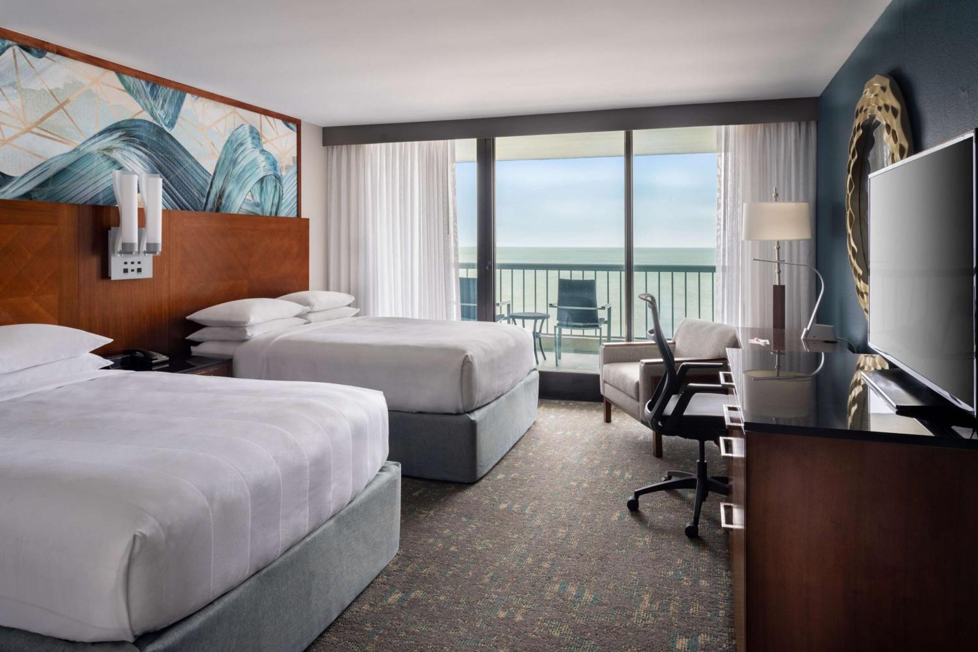 Hilton Beachfront Resort & Spa Hilton Head Island Exterior foto A guest room at the Hilton San Diego Bayfront