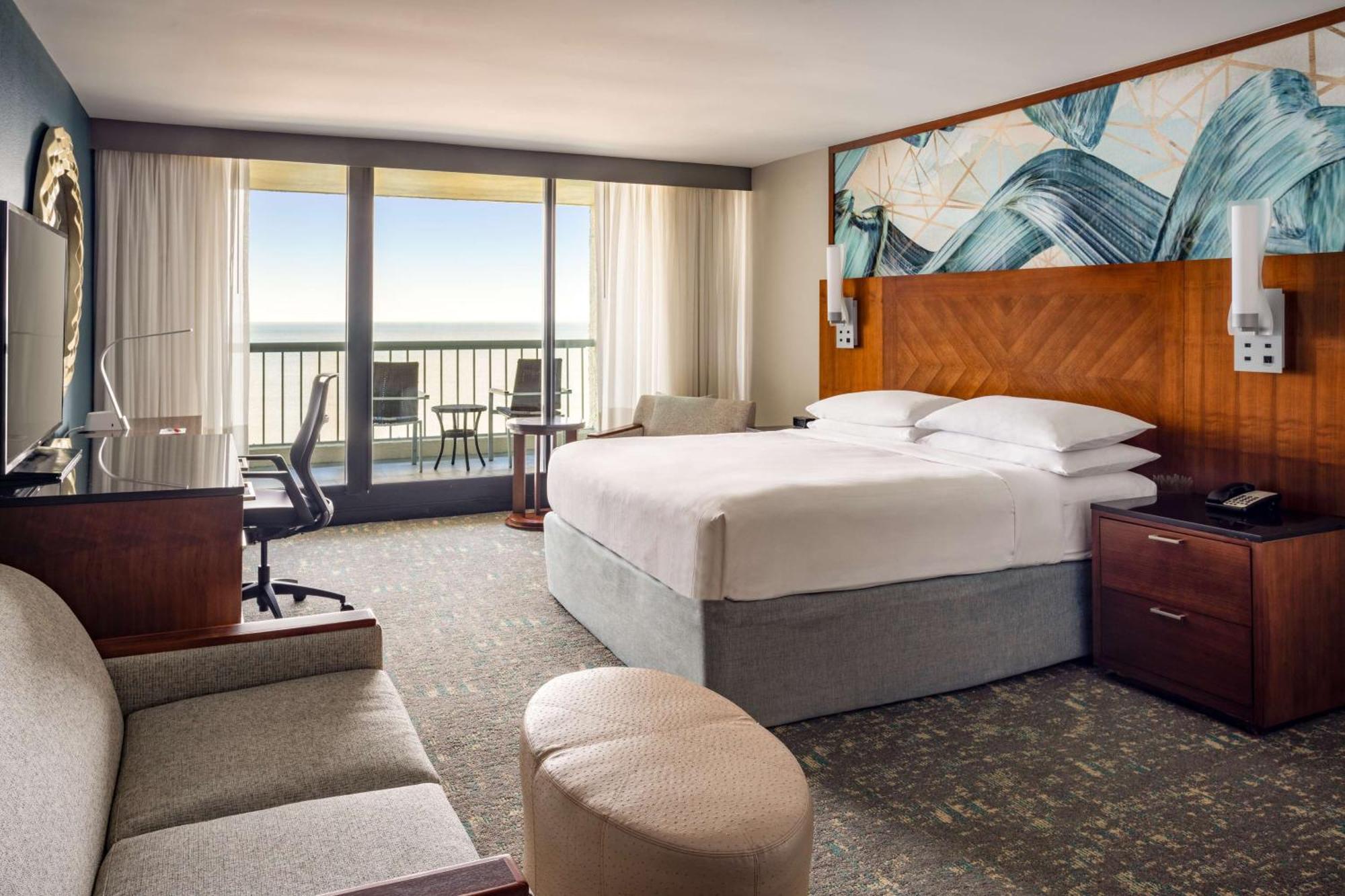 Hilton Beachfront Resort & Spa Hilton Head Island Exterior foto A guest room at the Hilton San Diego Bayfront